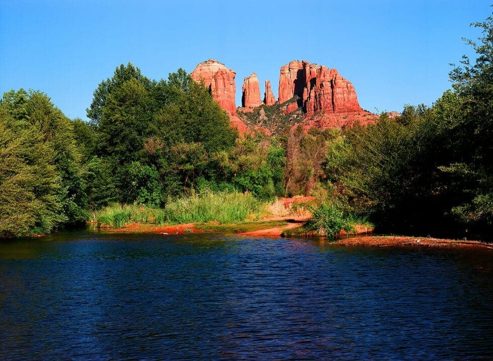 Tripps Now Reviews features Sedona for red rock landscapes, outdoor activities, scenic drives, and relaxing Arizona getaways.